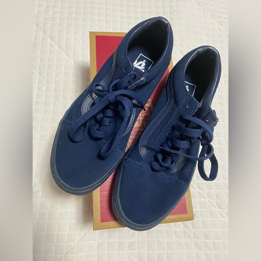 Vans Old Skool 
Women’s 7.5/Mens 6
Surplus Nylon/Dress Blues.